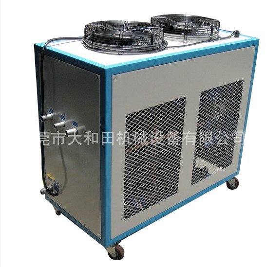 冷水機(jī)在安裝時(shí)的現(xiàn)場