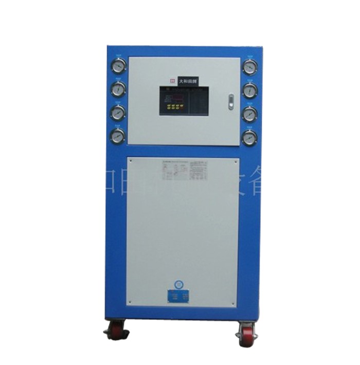 小型冷水機(jī)，但功能不減少